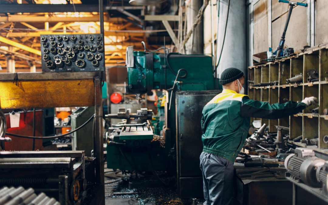 Jak poprawić wydajność i eliminować błędy w produkcji? Rola systemów ERP i MES