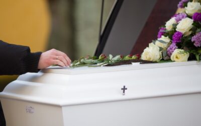 Pierwsze formalności po śmierci bliskiej osoby — co trzeba załatwić?